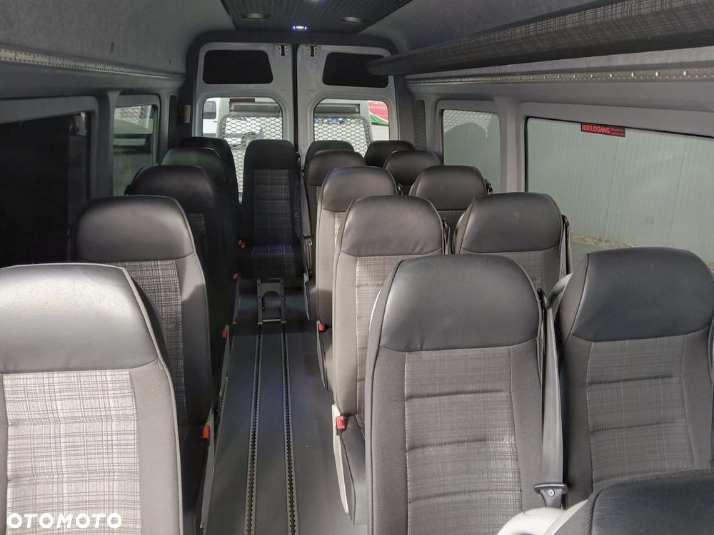 Mercedes-Benz 519 - 9