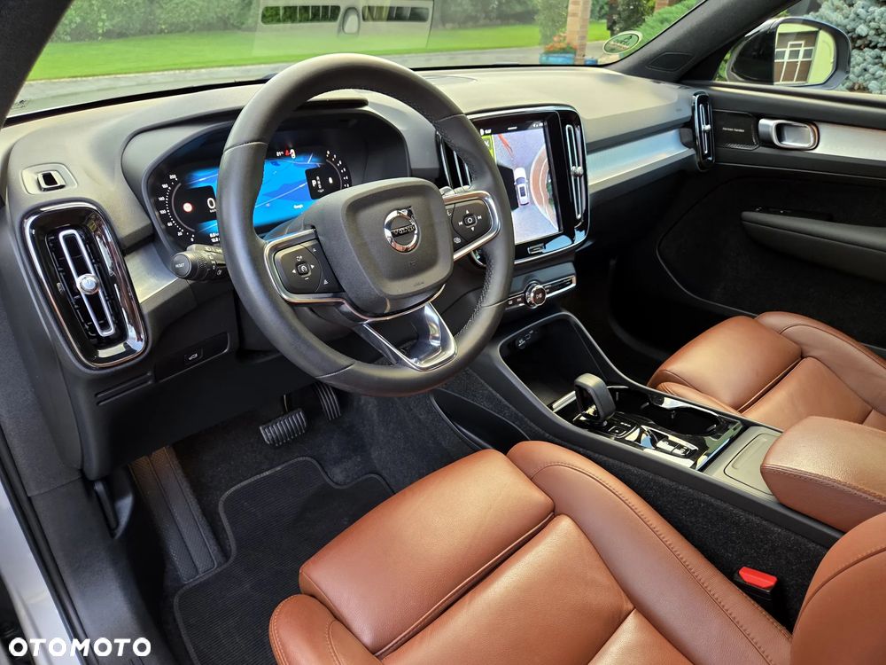 Volvo XC 40 B3 B DKG Plus Black Edition - 26