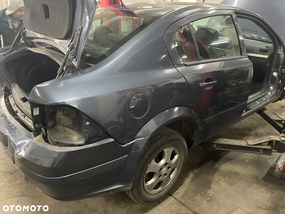 OPEL ASTRA SEDAN H III BŁOTNIK TYLNY TYŁ PRAWY
