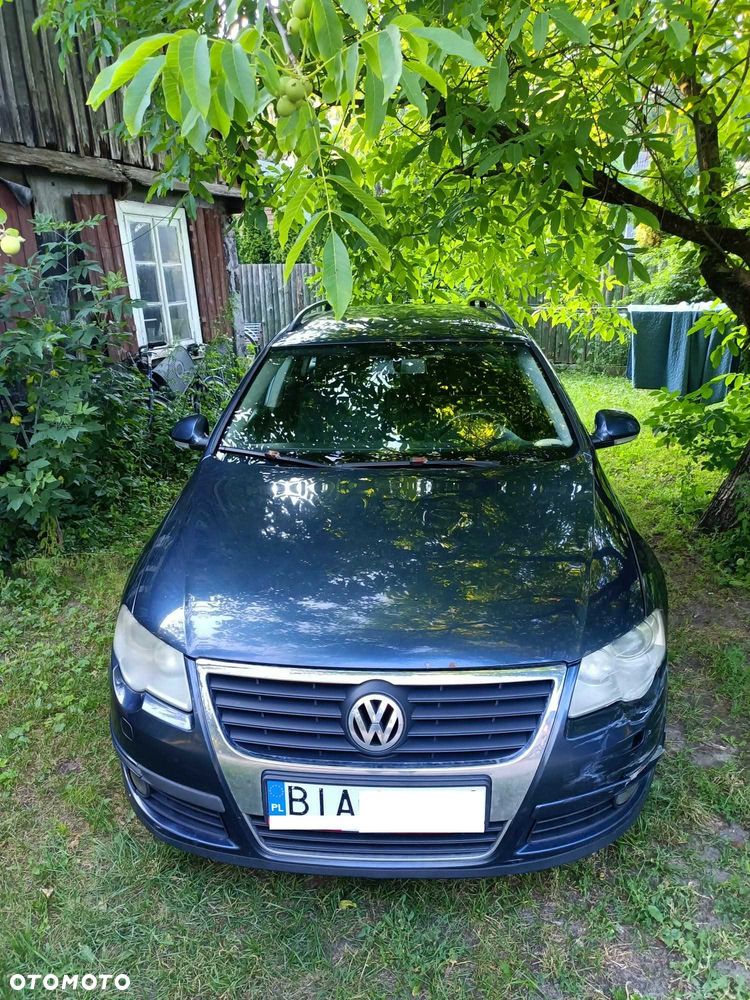 Volkswagen Passat - 1