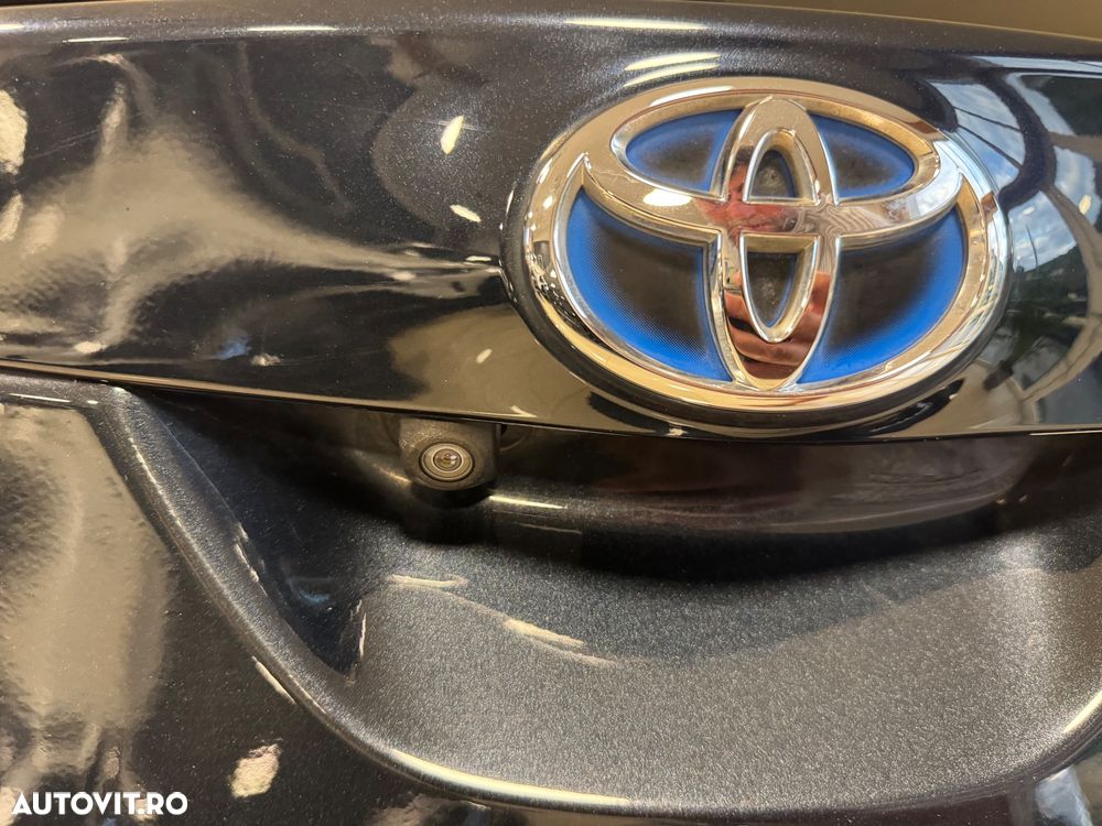 Toyota Auris 1.8 L VVT-i HSD Sol + - 32
