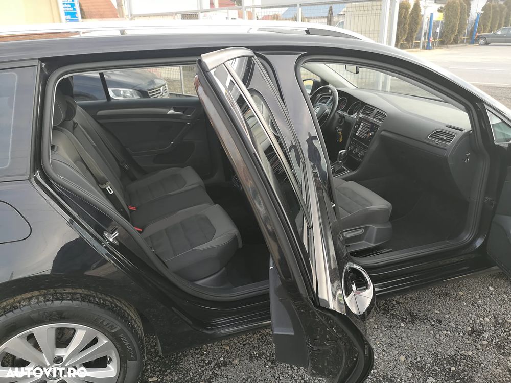 Volkswagen Golf - 25
