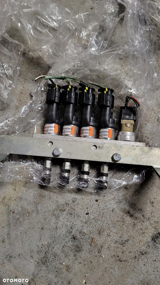 BRC WTRYSKIWACZ GAZU POMARANCZOWY NIEBIESKI STARY TYP CALA LISTWA - 1