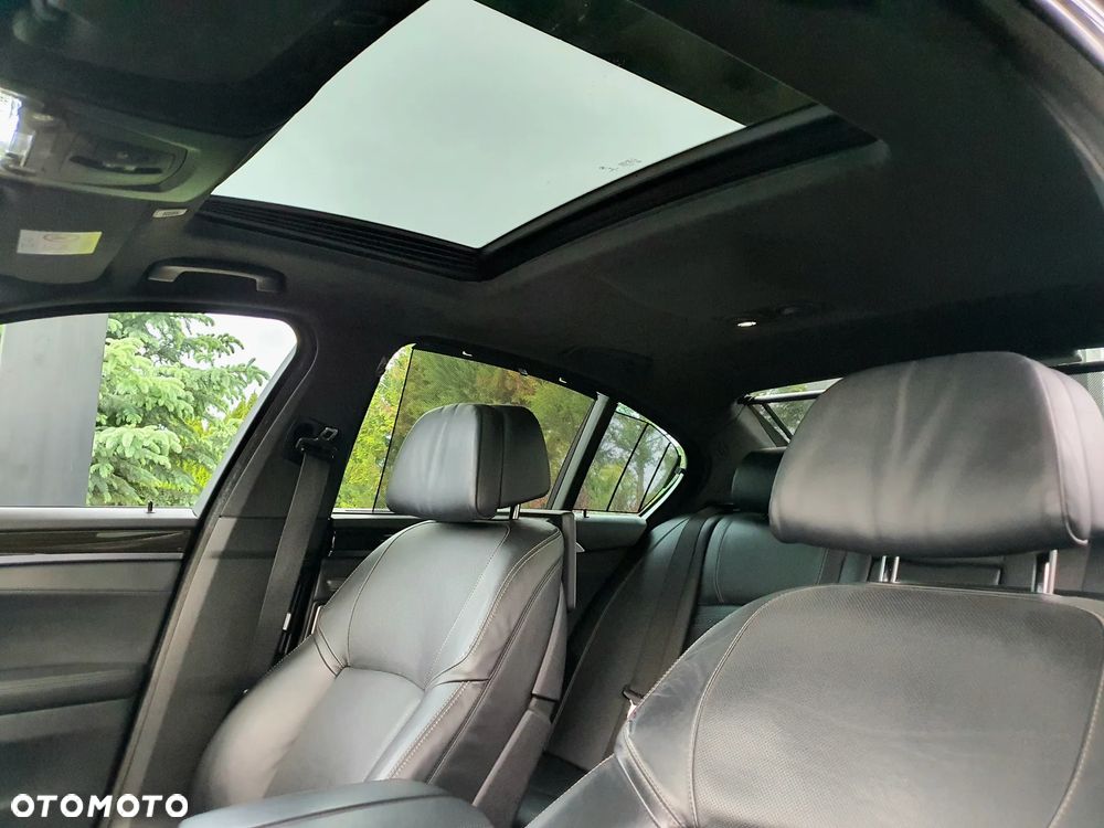 BMW Seria 5 M550d xDrive - 25