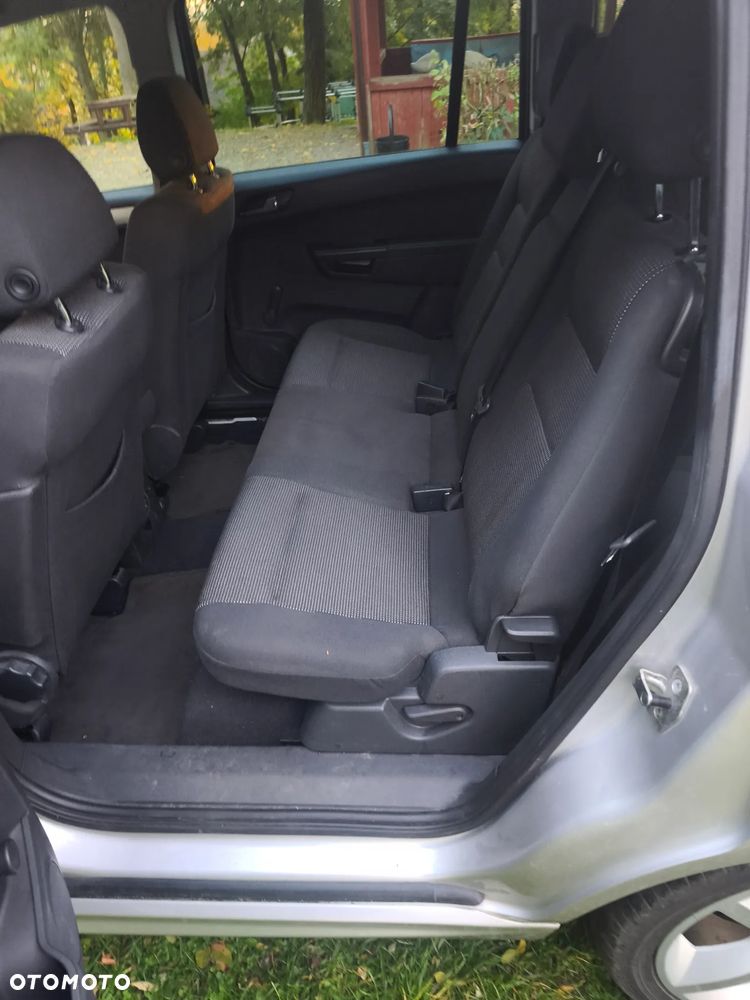 Opel Zafira - 24