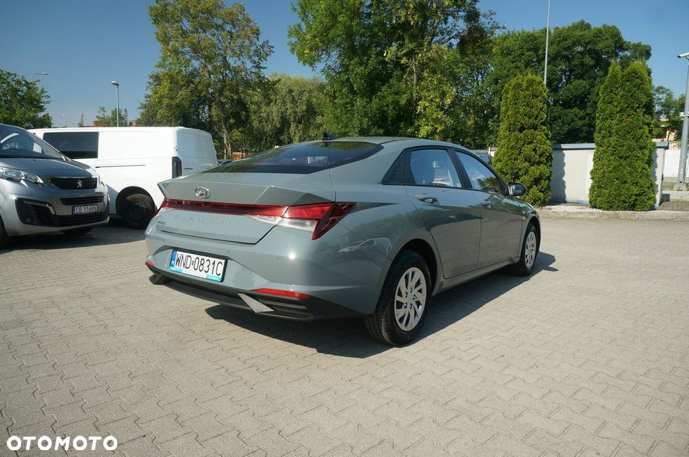 Hyundai Elantra 1.6 Modern CVT - 6