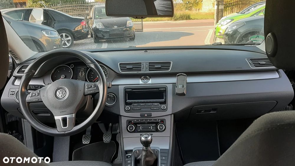 Volkswagen Passat 1.6 TDI Comfortline - 15