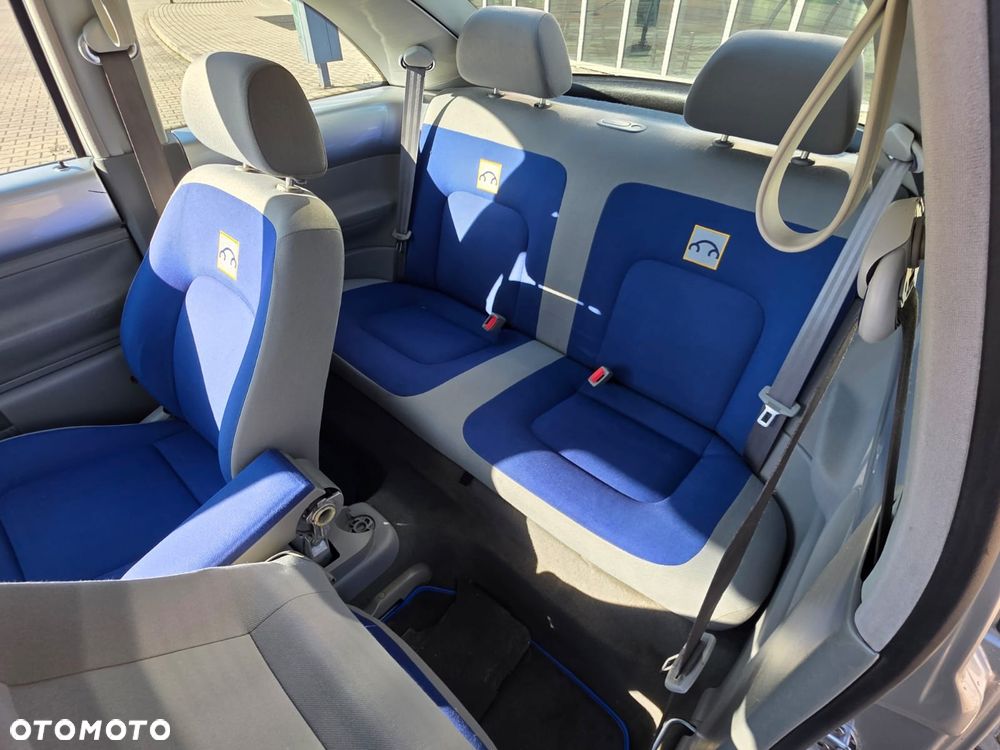 Volkswagen New Beetle - 8