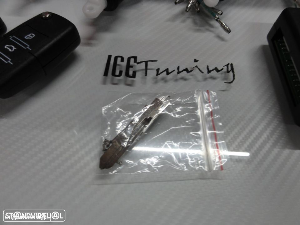 Kit fecho central universal + 4 pistolas + 2 comandos com chave retrátil tipo Audi / VW - 8