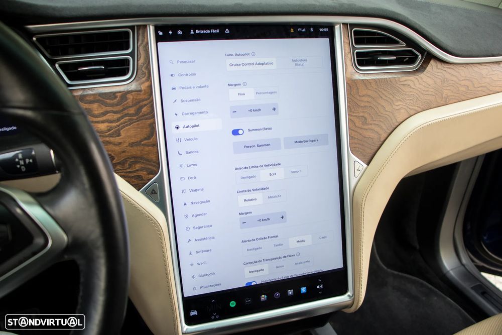 Tesla Model X 90D - 16