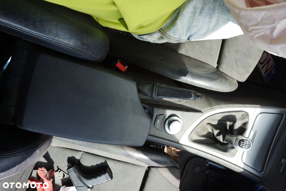 TUNEL ŚRODKOWY PODŁOKIETNIK 1 E81 LIFT  BMW 2007-2011 - 1