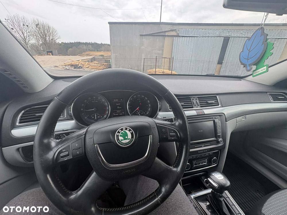 Skoda Superb 2.0 TDI Ambition DSG - 26