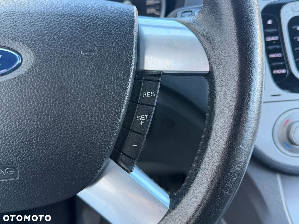 Ford Kuga 2.0 TDCi 2x4 Titanium - 32