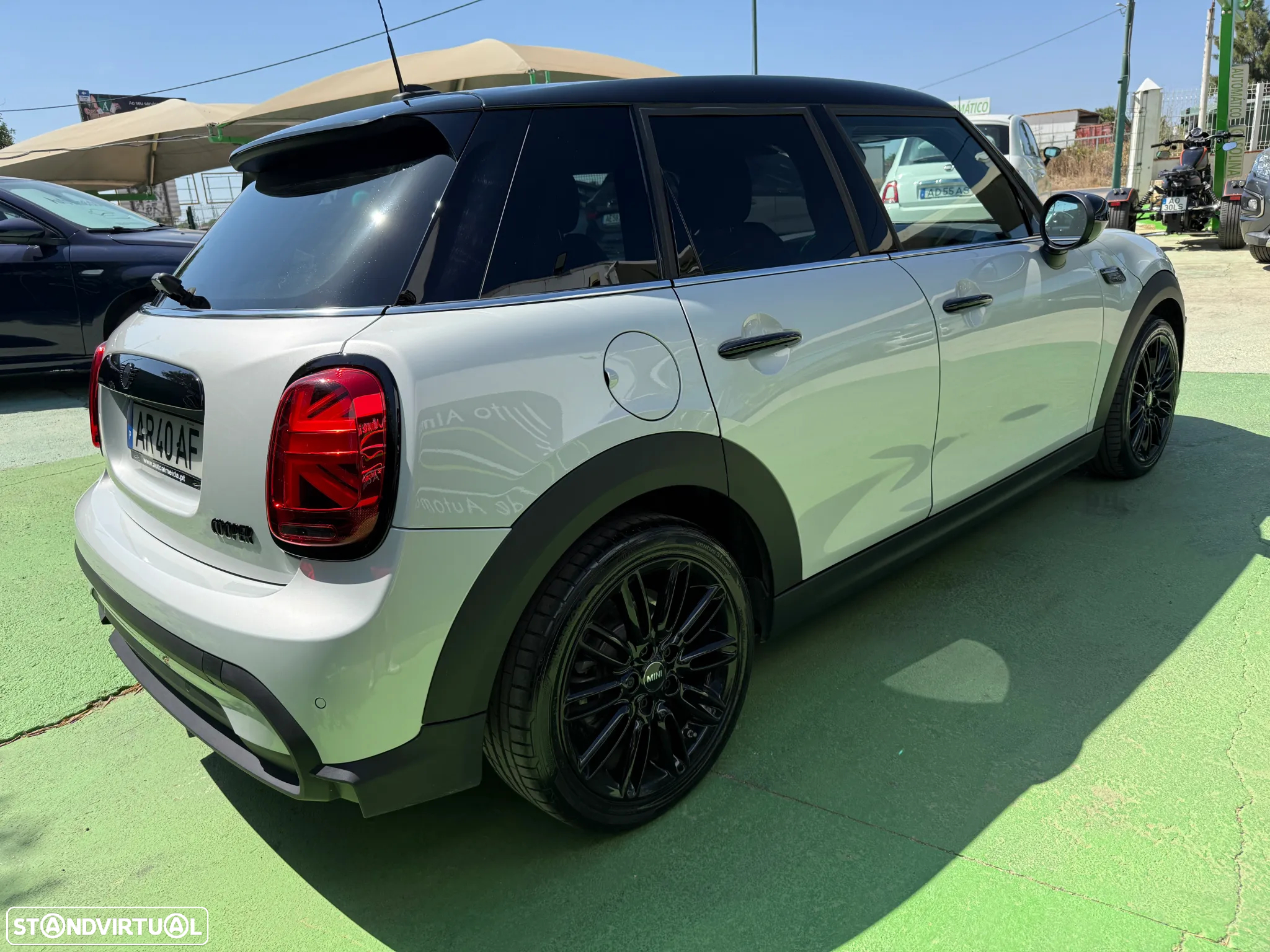 MINI 5 Portas Cooper Auto - 11