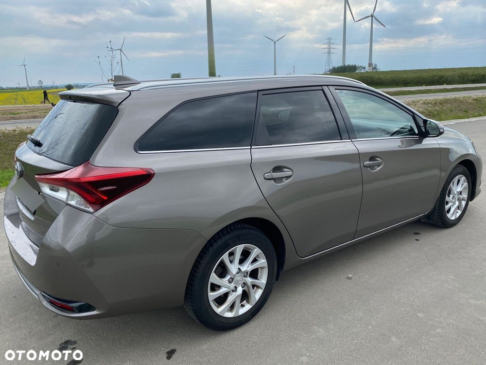 Toyota Auris 1.6 Premium - 5
