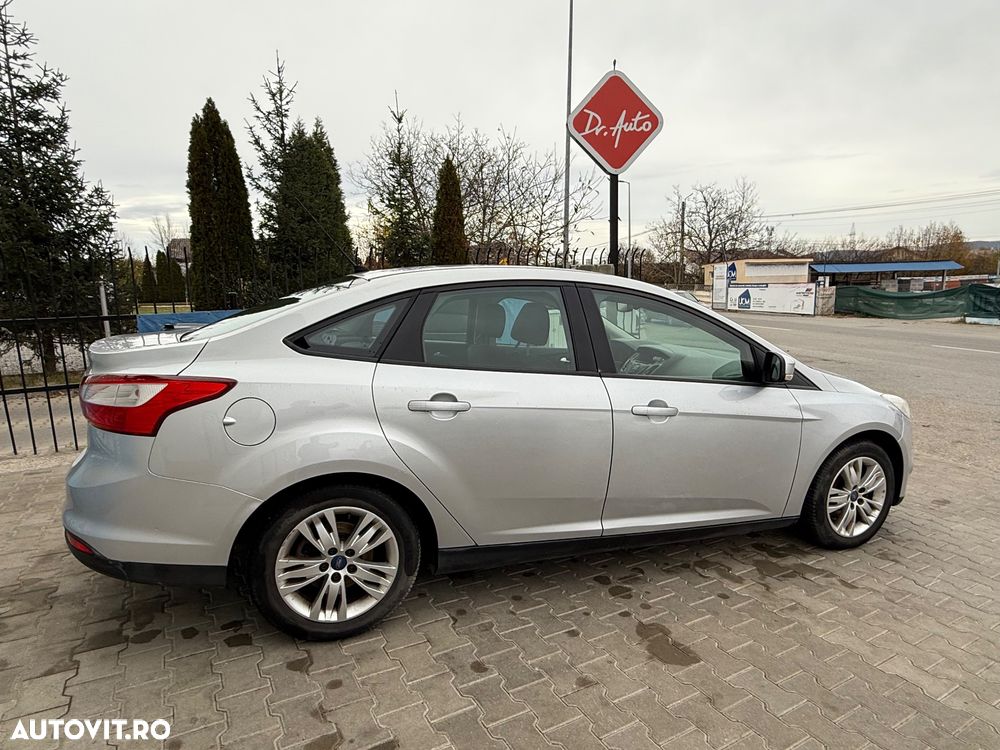 Ford Focus 1.6 Ti-VCT Ambiente - 2