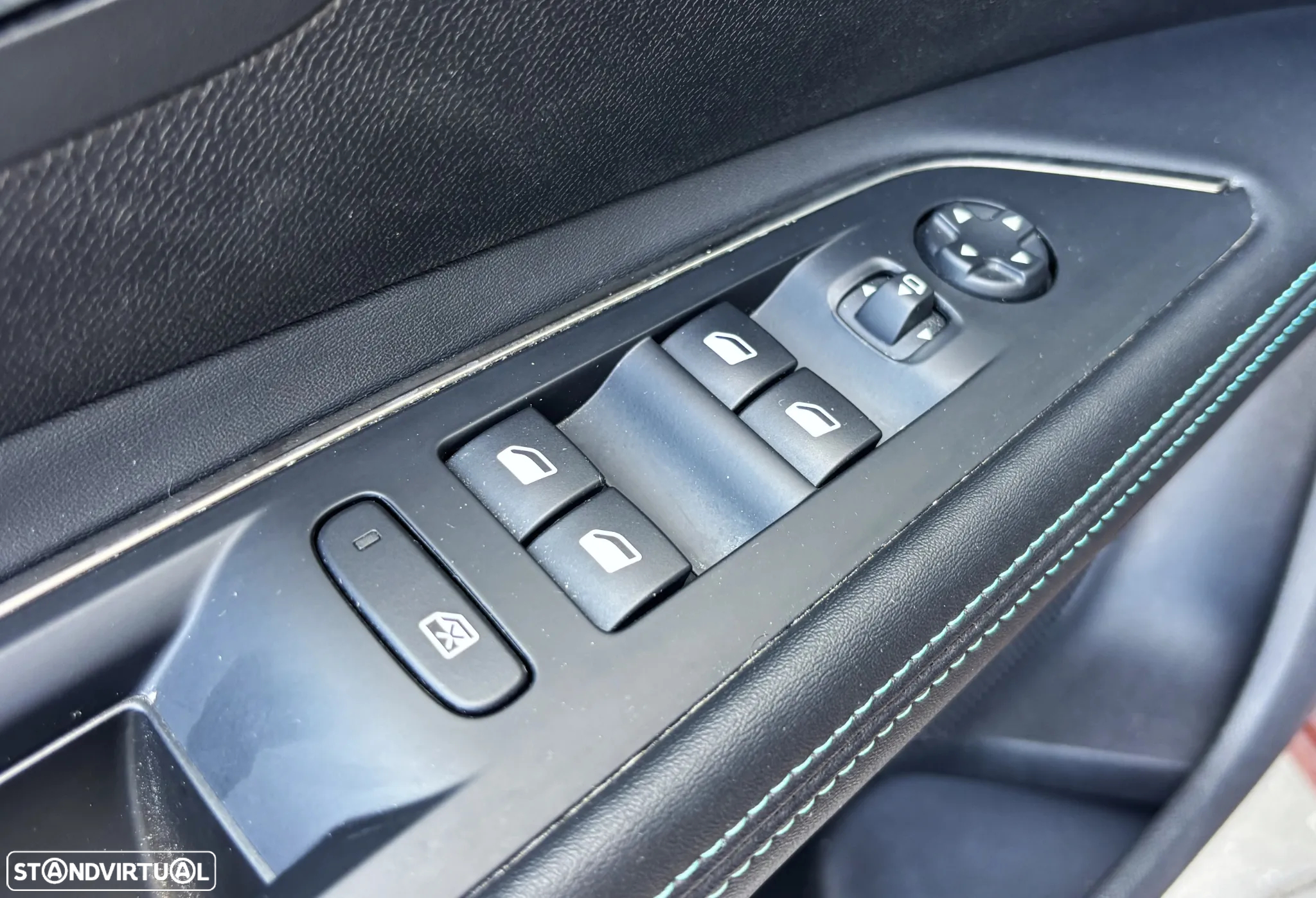 Peugeot 5008 1.5 BlueHDi Allure Pack EAT8 - 28