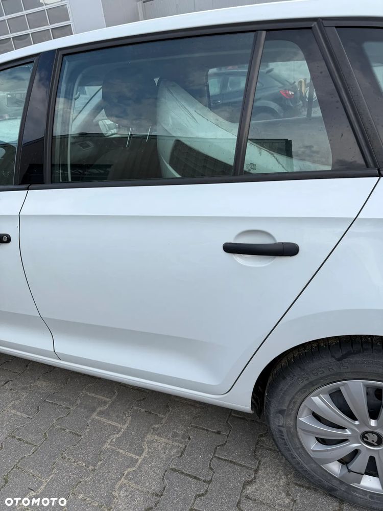 SKODA RAPID SPACEBACK LS9R DRZWI LEWE TYŁ TYLNE KOMPLETNE W KOLOR