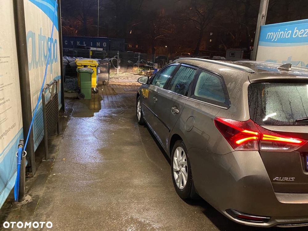 Toyota Auris Hybrid 135 Premium - 8