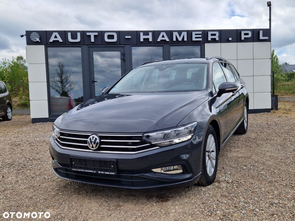 Volkswagen Passat - 1
