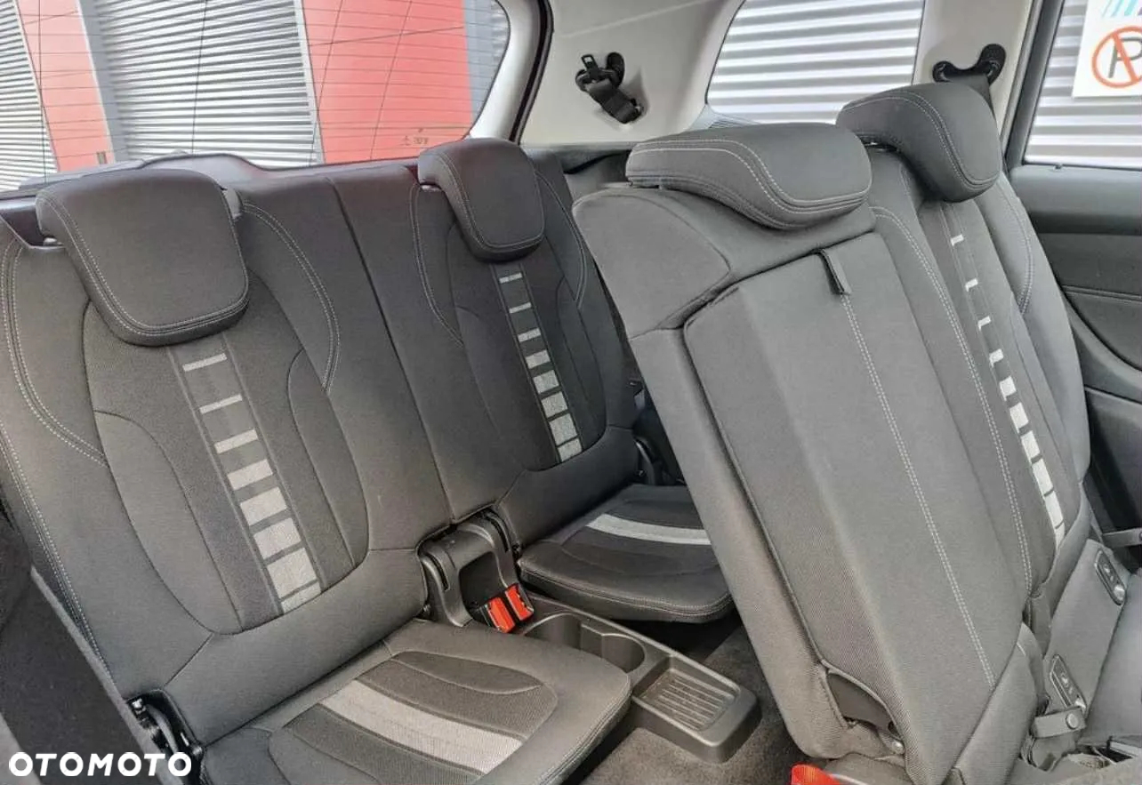 BMW Seria 2 218d - 10