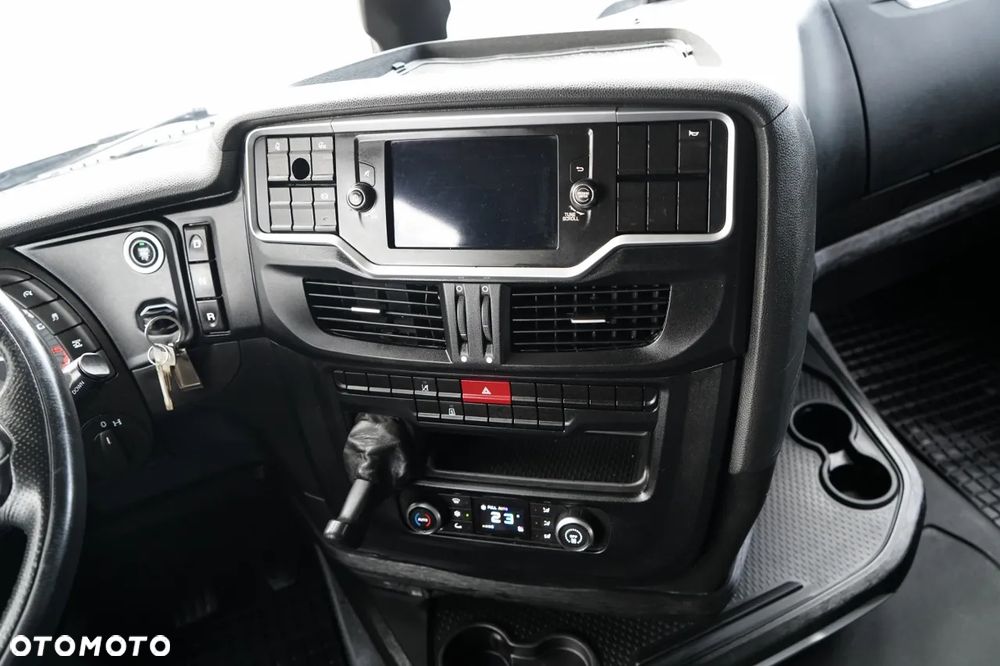 Iveco S-WAY / 460 / RETARDER /  LNG / - 31