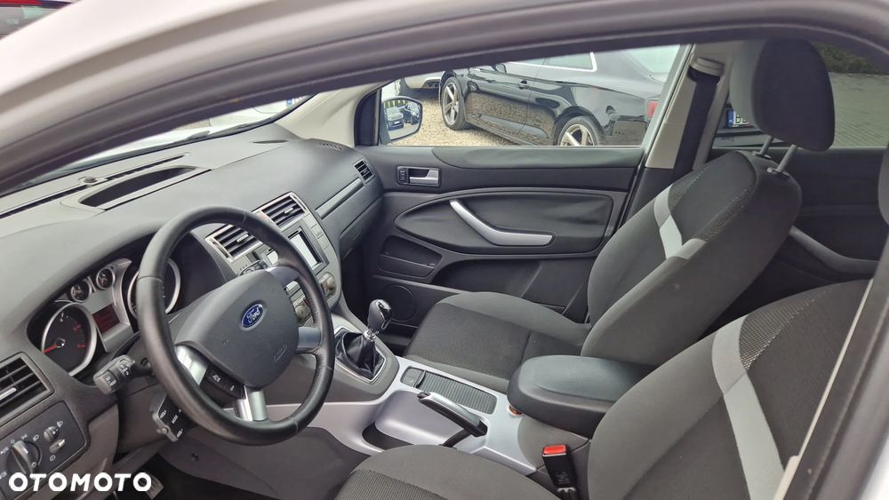 Ford Kuga 2.0 TDCi 2x4 Titanium - 11