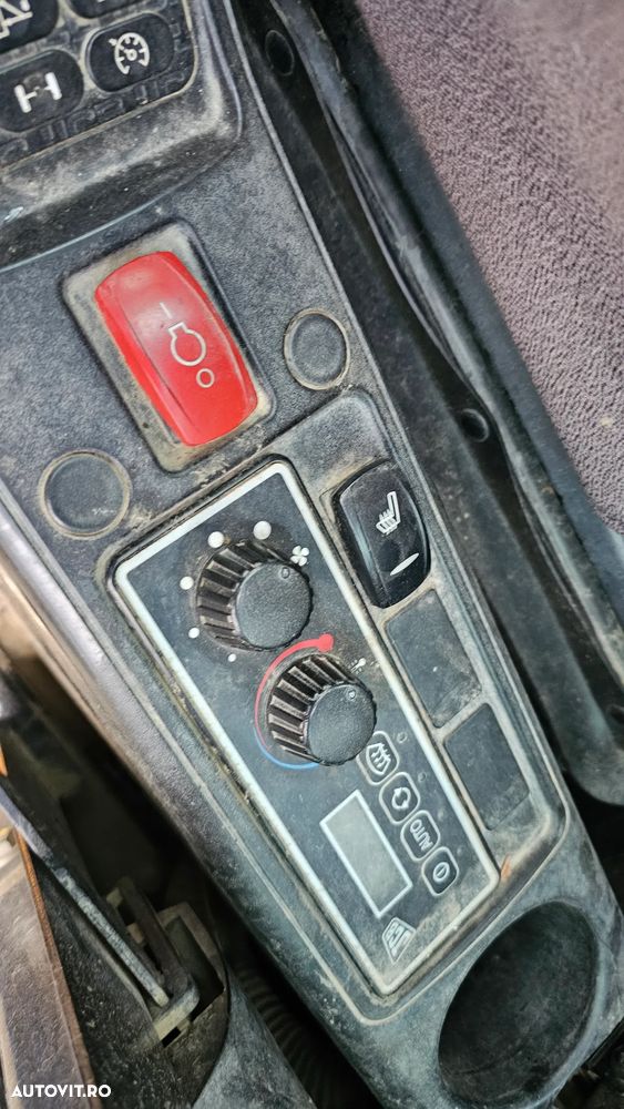 JCB JS 145 W Excavator pe roti - 8