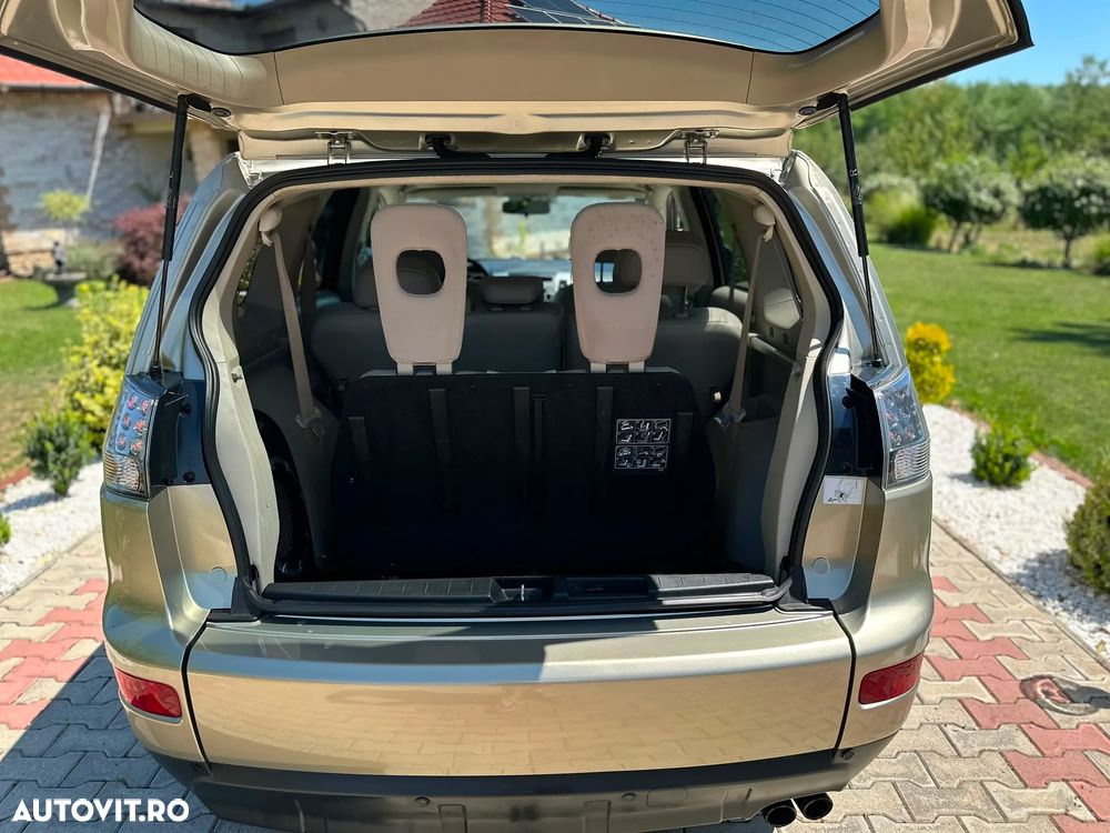 Mitsubishi Outlander 2.0 DI-D Intense - 30