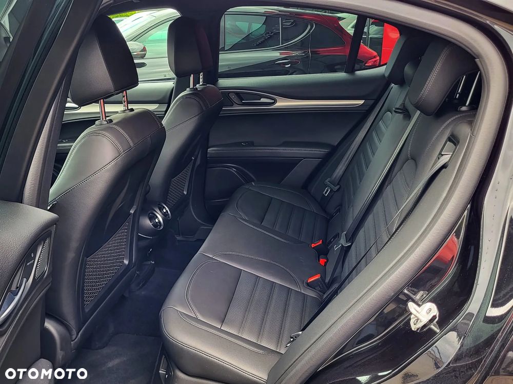 Alfa Romeo Stelvio 2.0 Turbo Veloce Q4 - 12