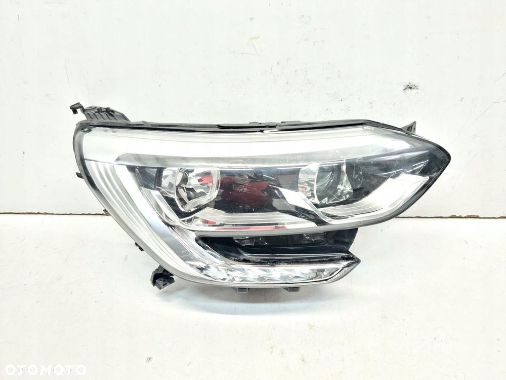 RENAULT MEGANE IV 16- Lampa przednia PRAWA LED