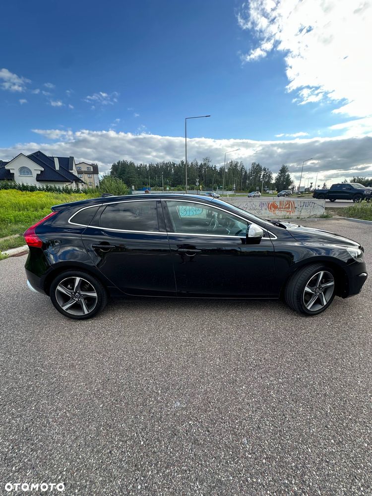 Volvo V40 T3 R Design - 6