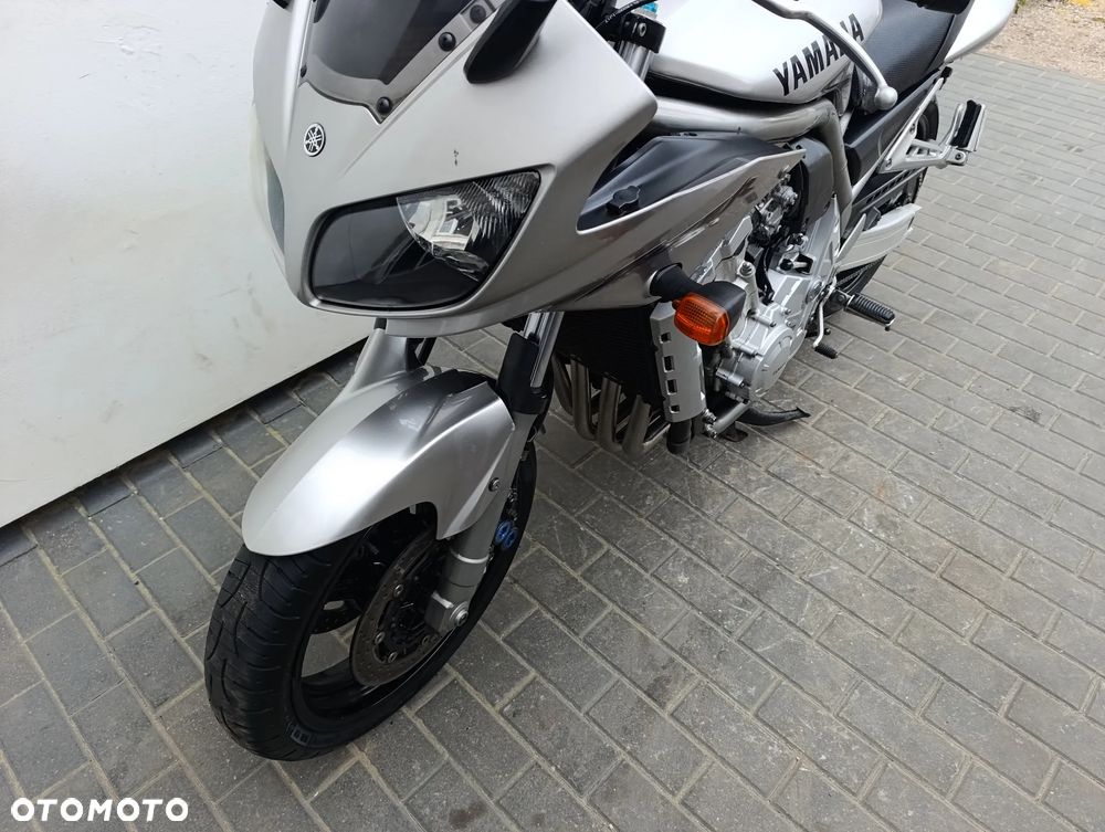 Yamaha FZS - 10