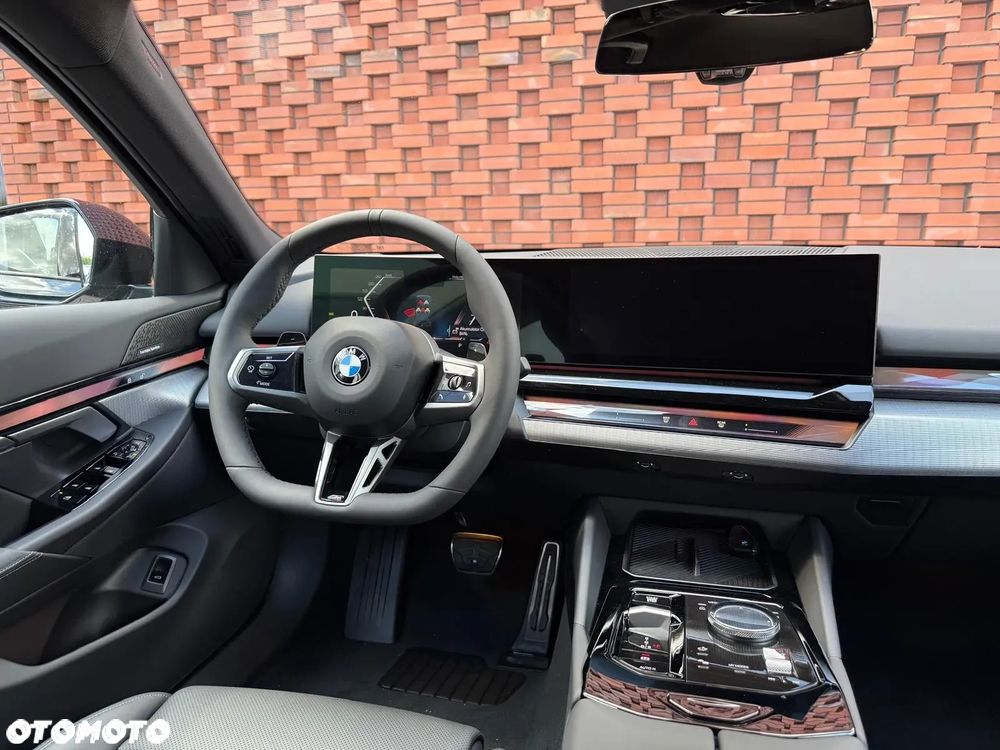 BMW Seria 5 520d xDrive mHEV - 14