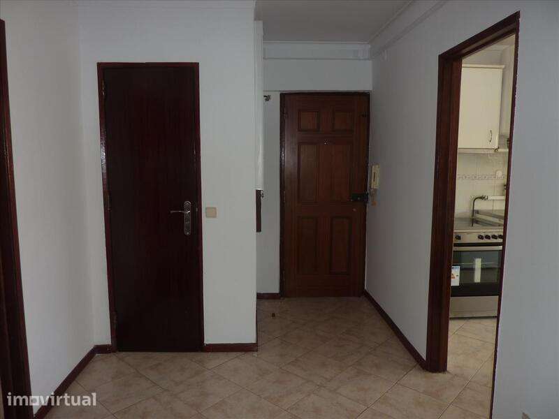 IMÓVEL ARRENDADO ATÉ JUNHO 2026  Apartamento T2 - Grande imagem: 3/16
