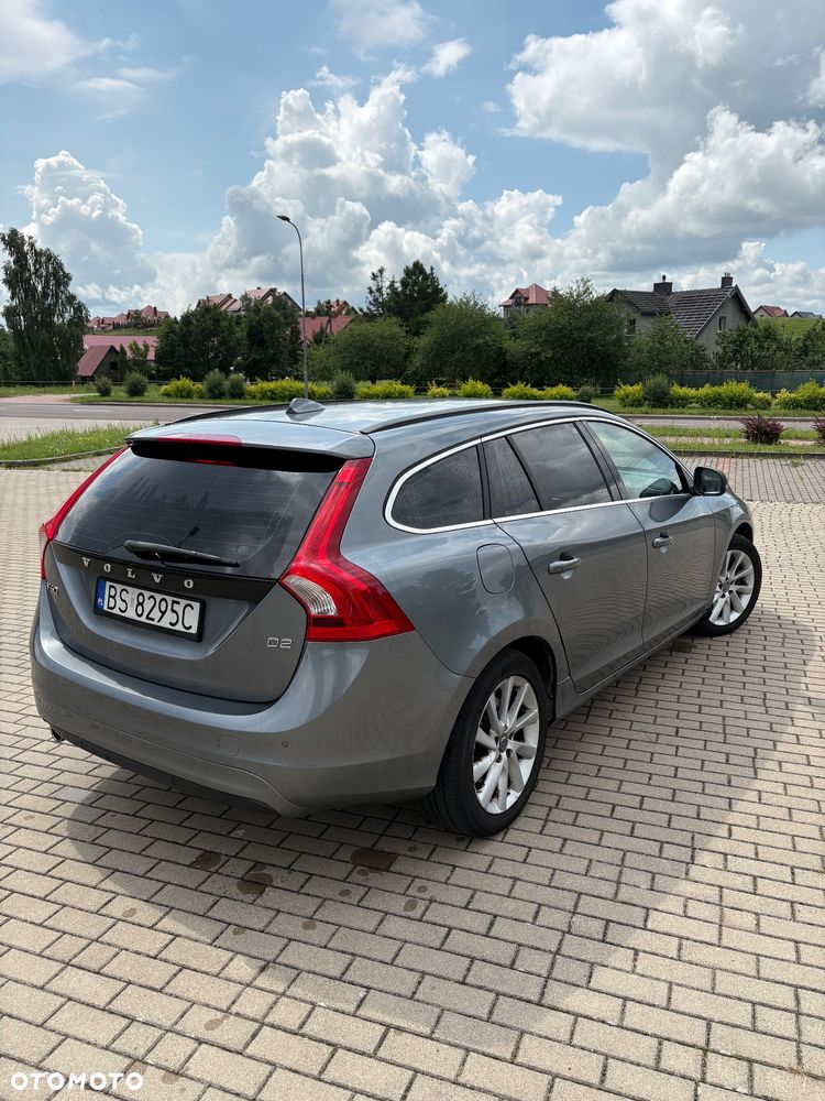 Volvo V60 D2 Drive-E Dynamic Edition (Momentum) - 4