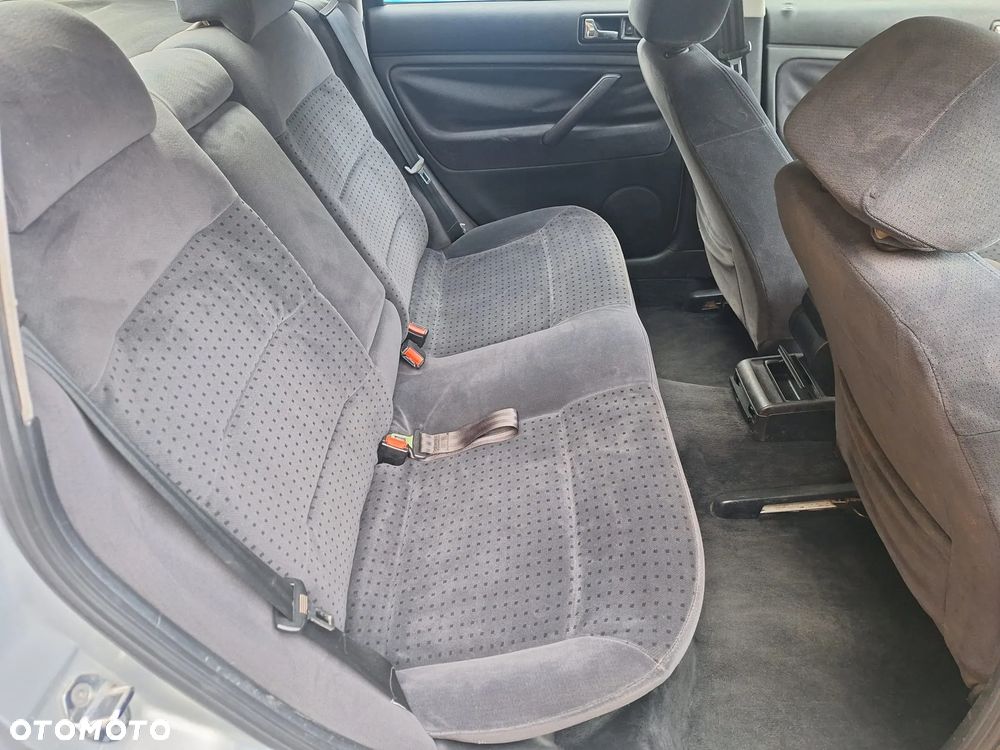 Volkswagen Passat 1.6 Comfortline - 3