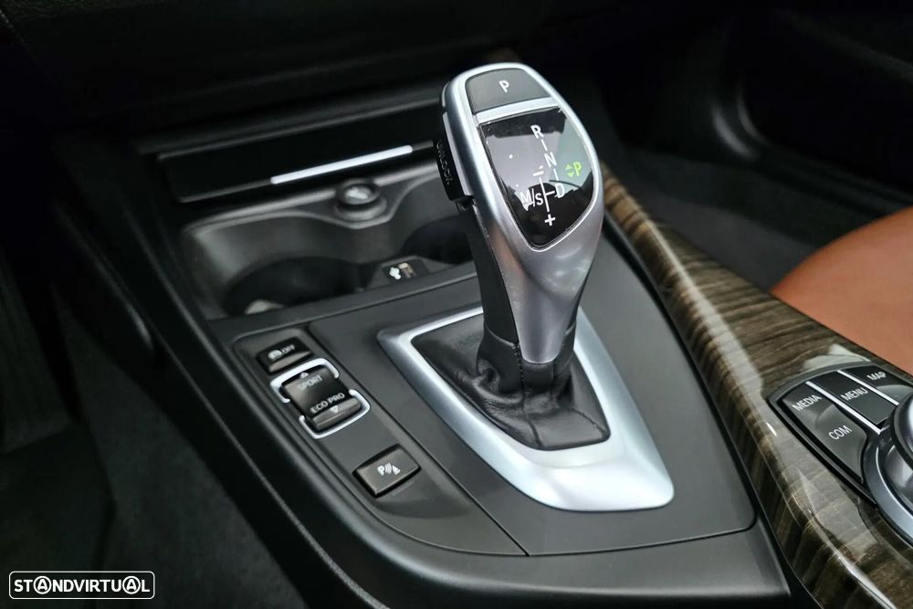 BMW M240i xDrive Auto - 25