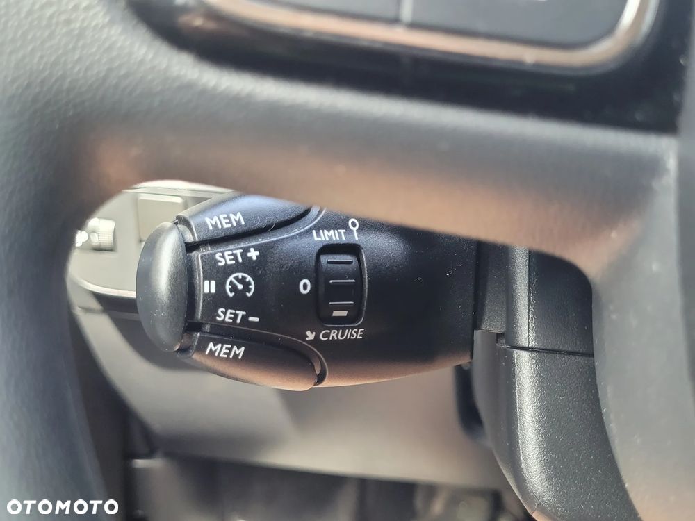 Citroën C3 1.2 PureTech Shine - 21