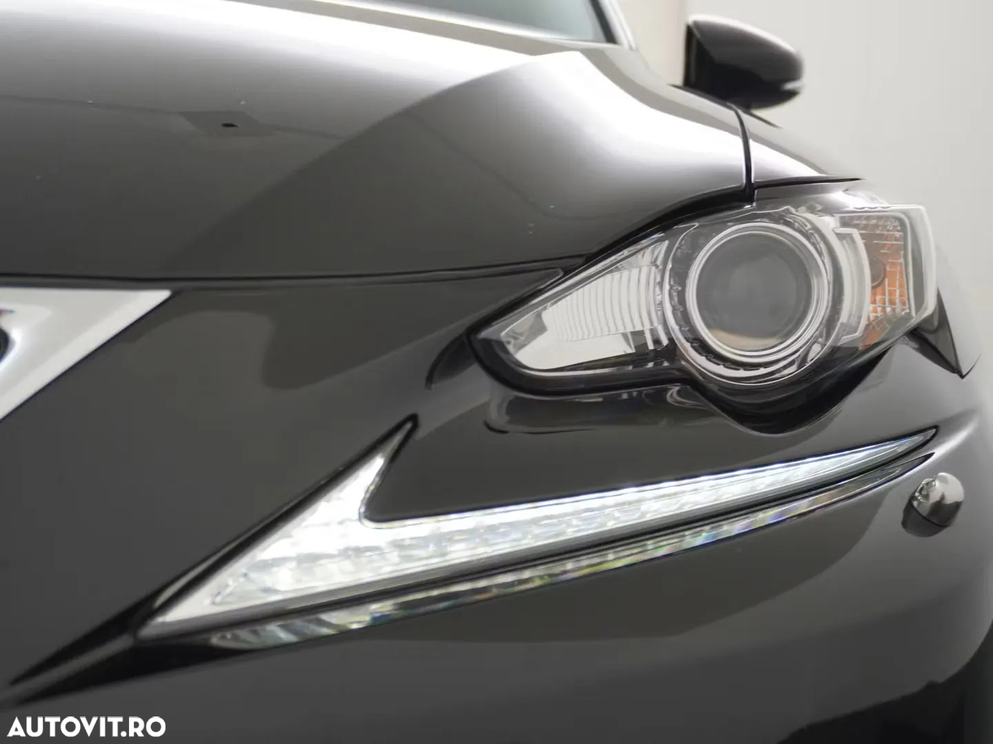 Lexus Seria IS 300h - 14