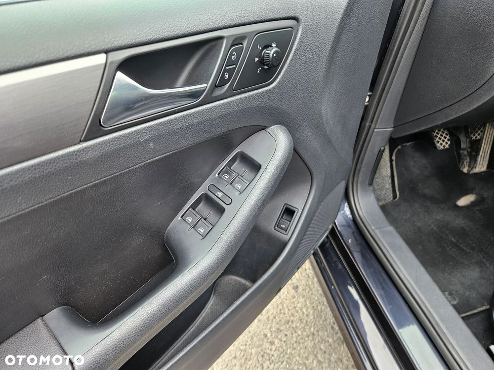 Volkswagen Jetta 1.6 TDI DPF Highline - 22