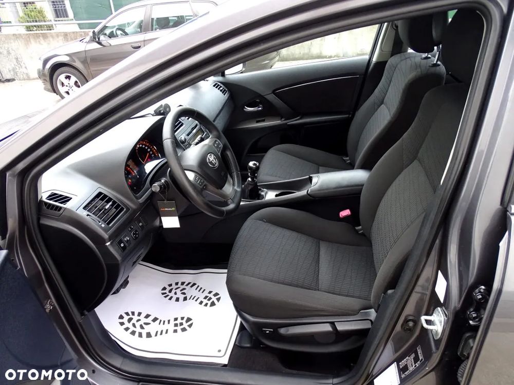 Toyota Avensis Combi 1.8 Comfort - 10