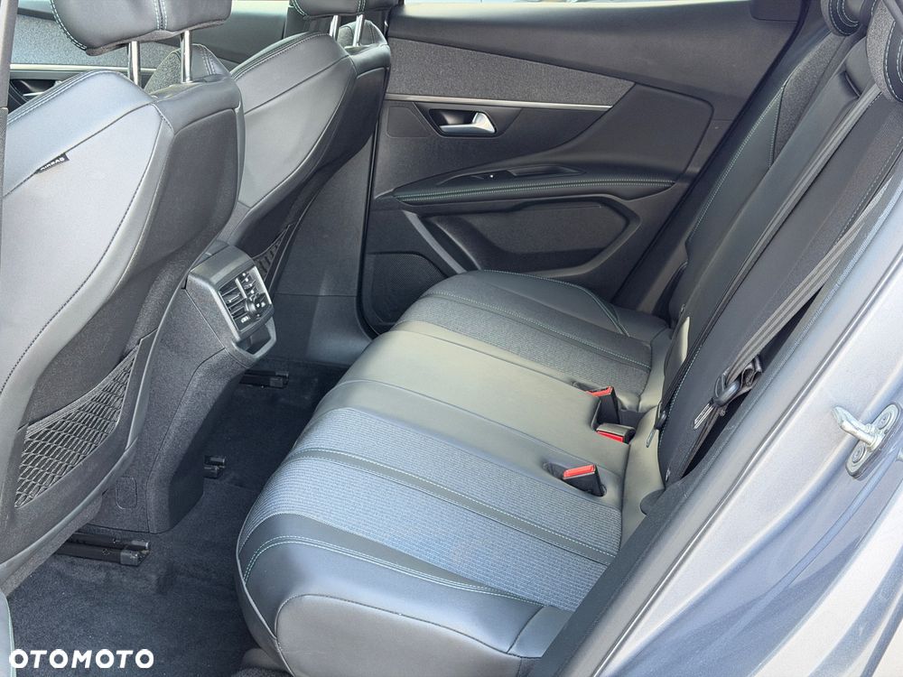 Peugeot 3008 BlueHDi 130 Stop & Start EAT8 Allure - 32