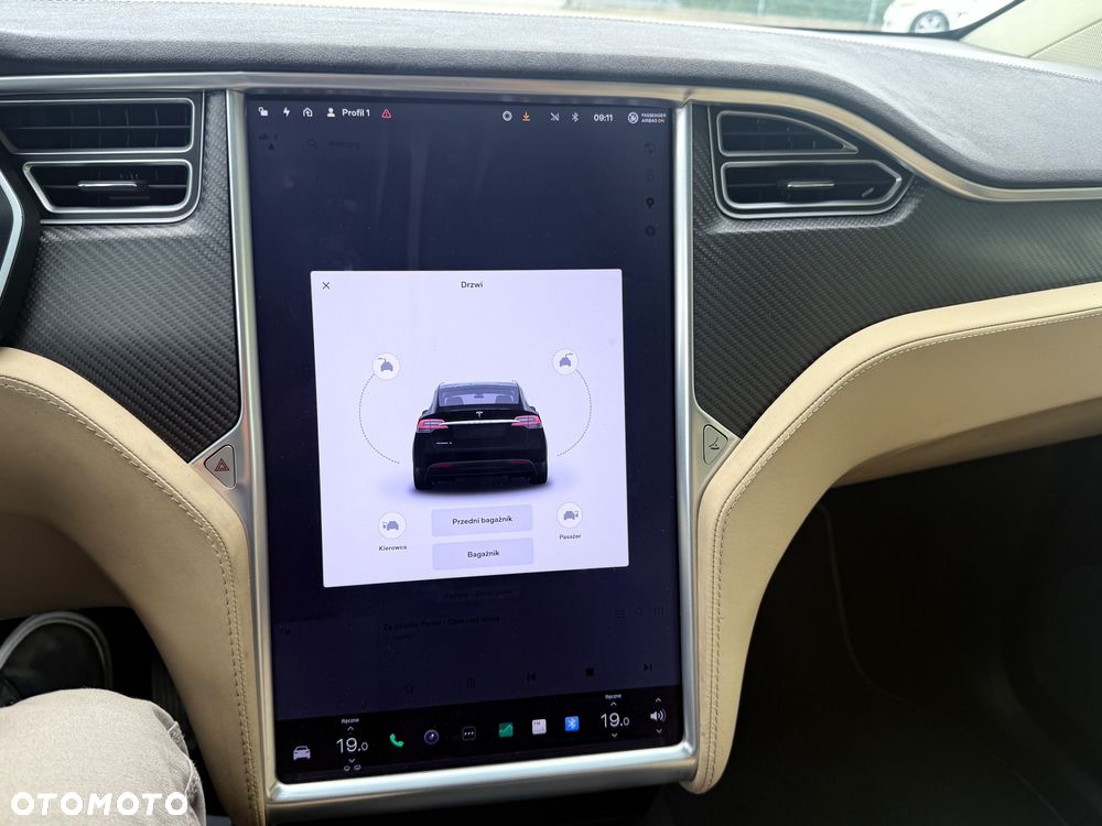 Tesla Model X - 18