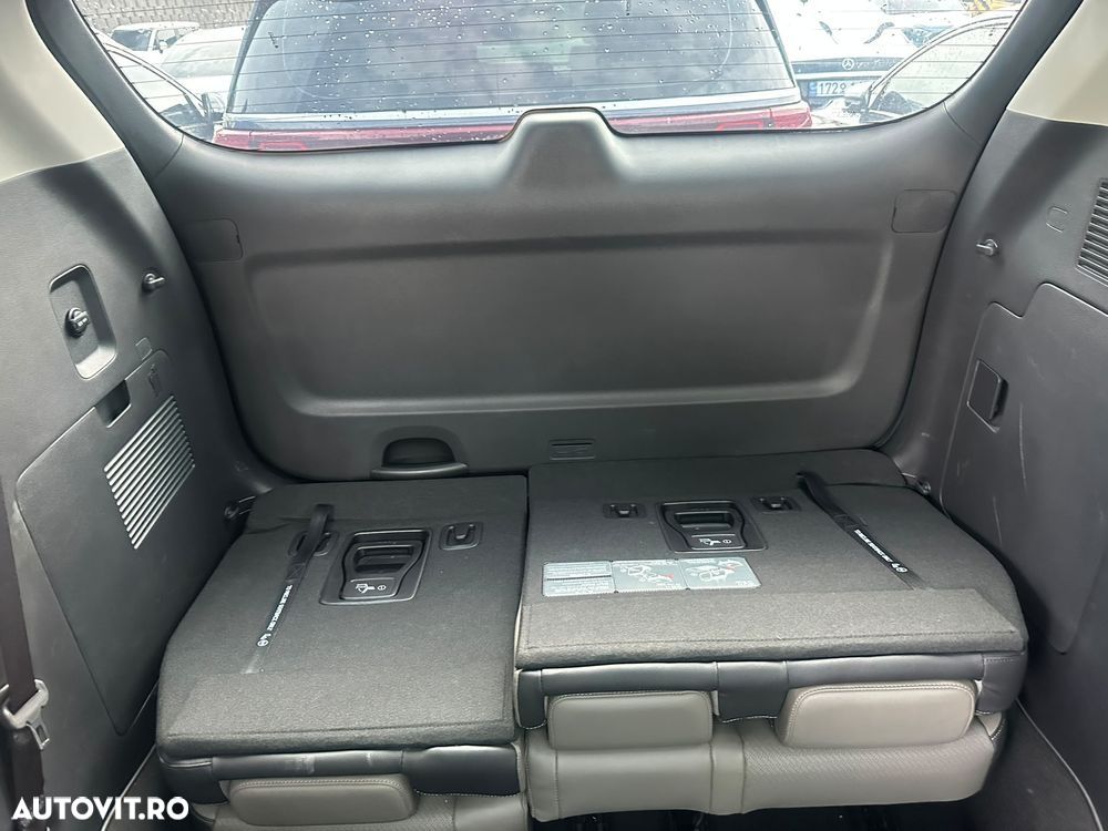 Kia Carnival - 22