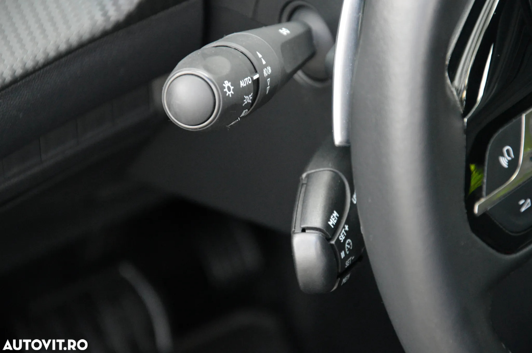 Peugeot 2008 PureTech 130 EAT8 Allure - 36