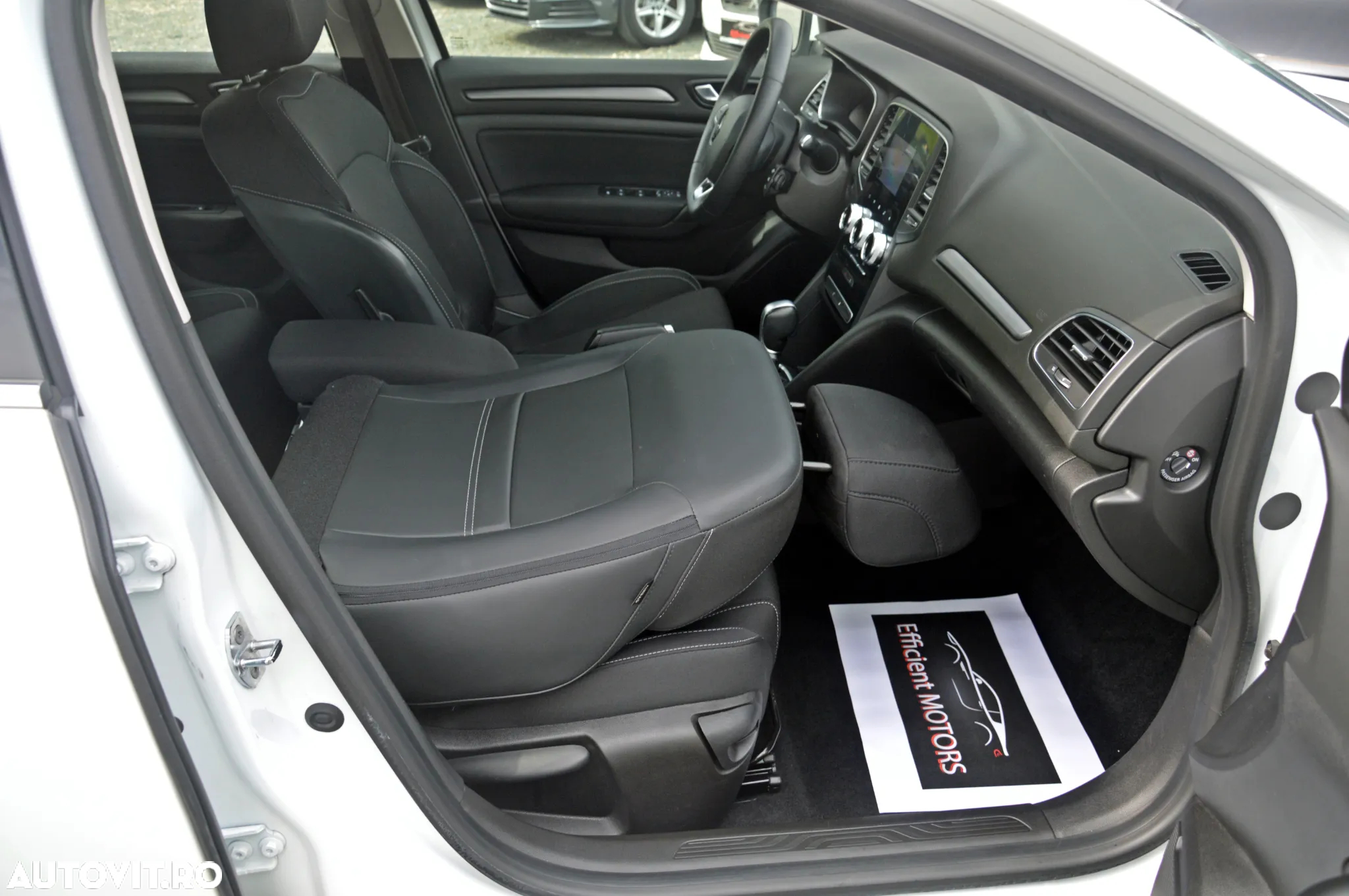 Renault Megane BLUE dCi 115 EDC BUSINESS EDITION - 26