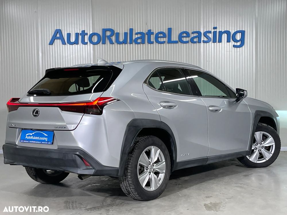 Lexus UX 250h Business Edition - 3