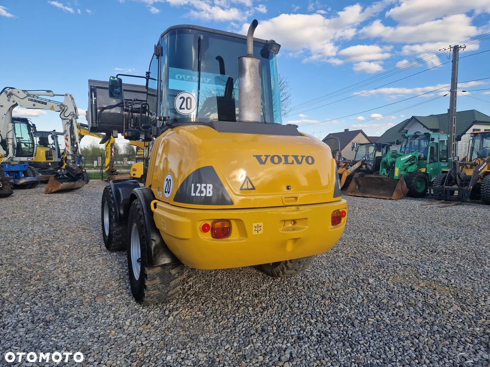 Volvo L25B-P - 12