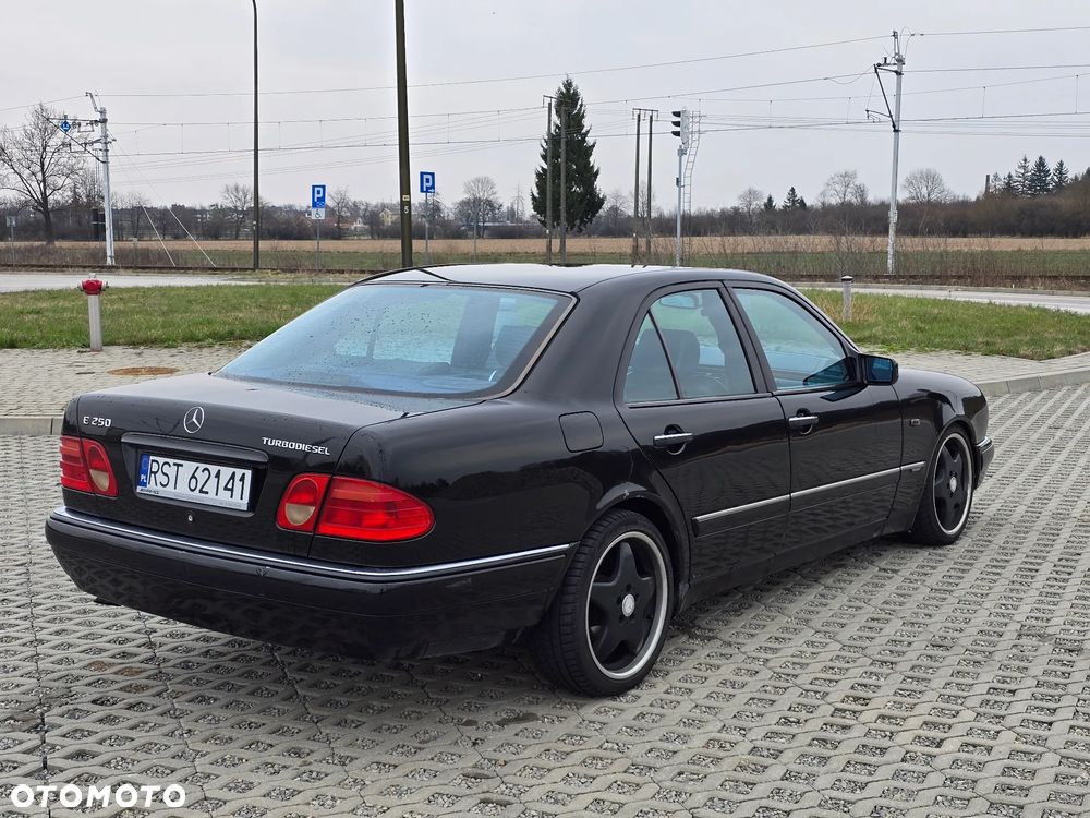 Mercedes-Benz Klasa E 250 TD Avantgarde - 3